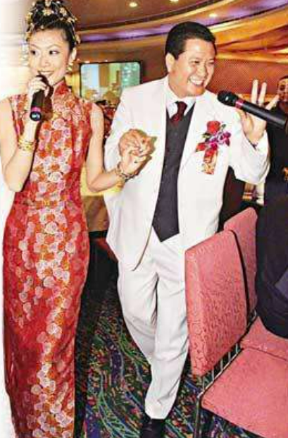 万梓良:忍不了恬妞与养母闹矛盾,余生不会辜负小16岁的妻子 万梓良老婆_万梓良现在状况_万梓良