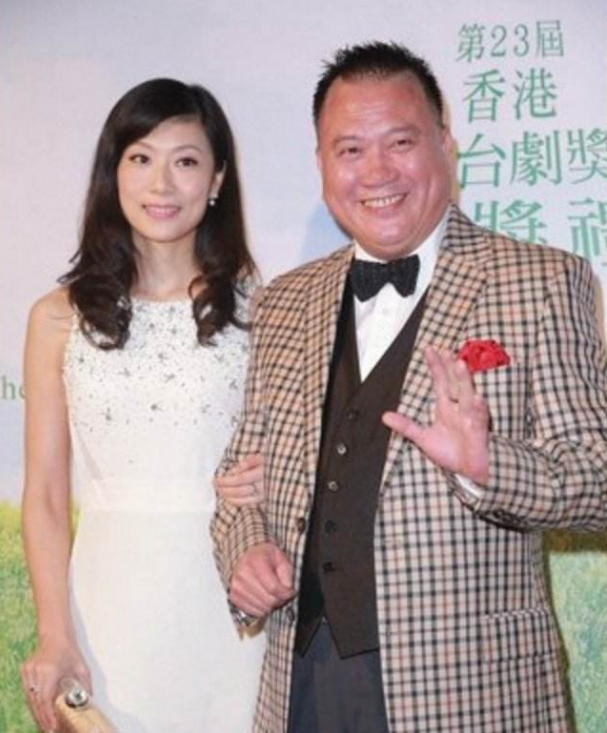 万梓良:忍不了恬妞与养母闹矛盾,余生不会辜负小16岁的妻子 万梓良老婆_万梓良现在状况_万梓良