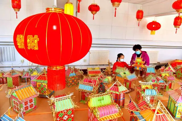 元宵节“戏楼灯笼”点亮中国匠人美好生活新期盼 元宵灯笼手工制作方法视频_元宵灯笼怎么做_元宵灯笼