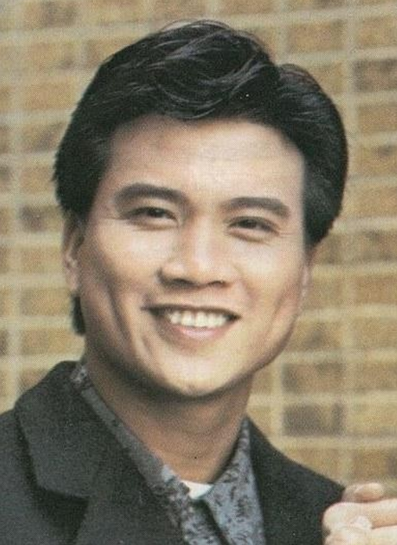 万梓良,对前妻掏心掏肺,45岁娶粉丝当爸爸,把普通妻子当成宝