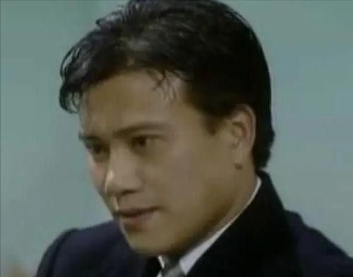 万梓良,对前妻掏心掏肺,45岁娶粉丝当爸爸,把普通妻子当成宝 万梓良老婆_万梓良巨人_万梓良