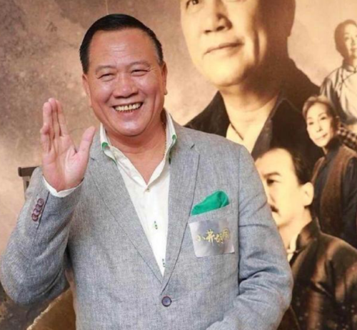 万梓良,对前妻掏心掏肺,45岁娶粉丝当爸爸,把普通妻子当成宝 万梓良巨人_万梓良_万梓良老婆