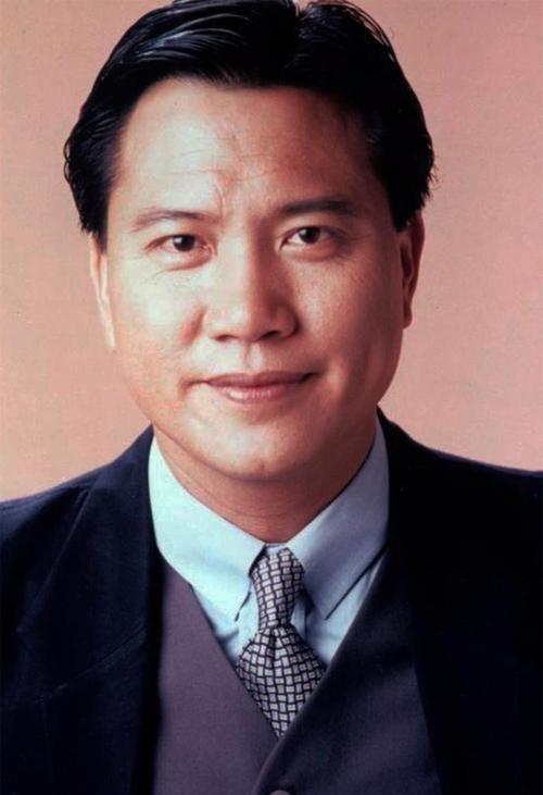 万梓良,对前妻掏心掏肺,45岁娶粉丝当爸爸,把普通妻子当成宝 万梓良巨人_万梓良_万梓良老婆