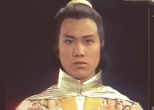 万梓良,对前妻掏心掏肺,45岁娶粉丝当爸爸,把普通妻子当成宝 万梓良老婆_万梓良巨人_万梓良