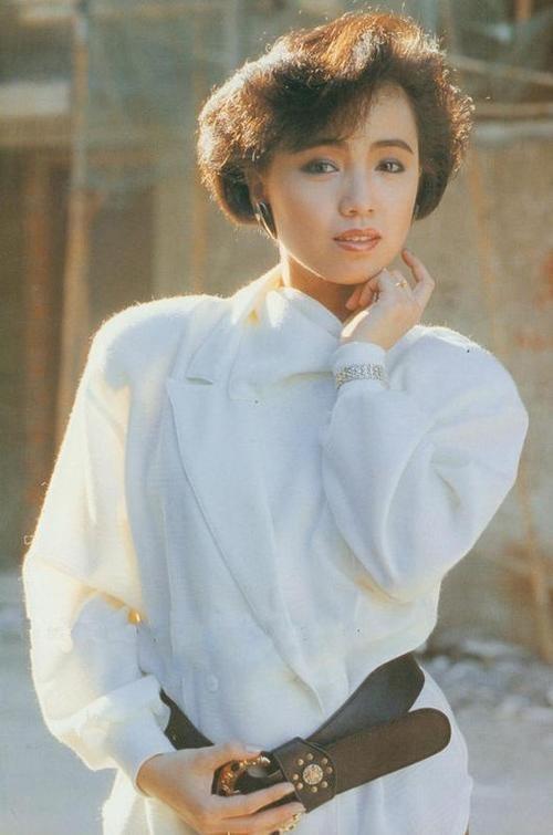 万梓良,对前妻掏心掏肺,45岁娶粉丝当爸爸,把普通妻子当成宝 万梓良老婆_万梓良_万梓良巨人