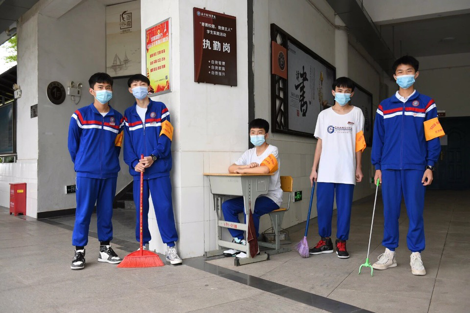 停课一周、没有作业,长沙这些中学生变身劳动者服务校园 长沙财经学校好吗排名第几_长沙财经学校怎么样2020_长沙财经学校