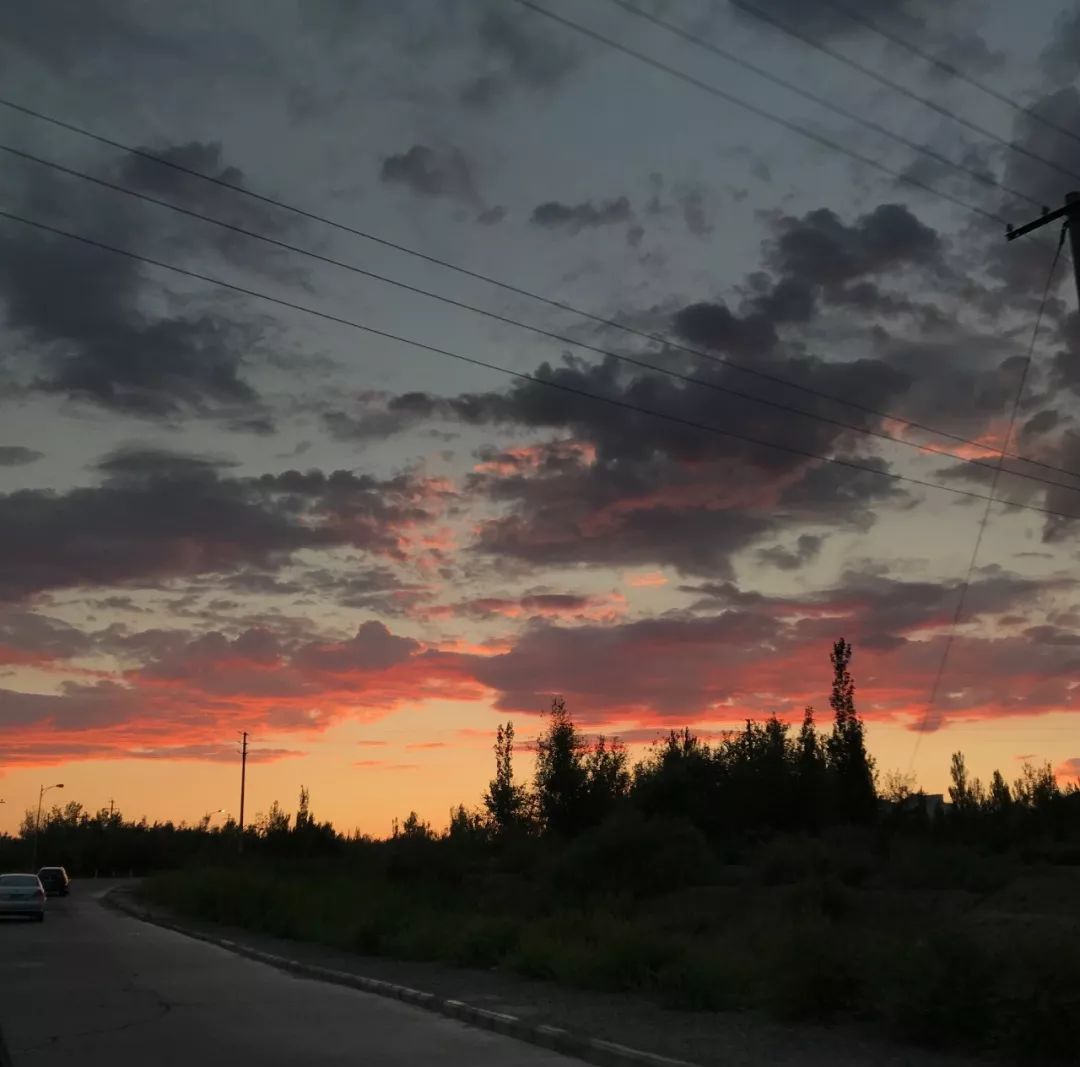 维族姑娘努尔菲娅:远不止美丽 维族姑娘简谱_歌曲维族姑娘_维族姑娘