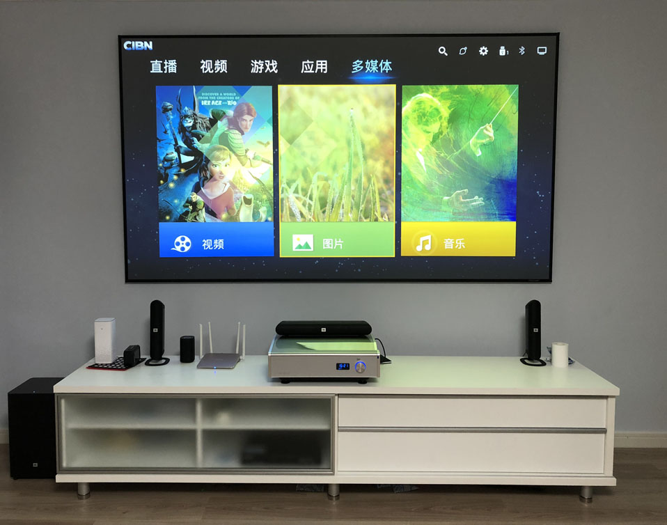 打造真实家庭影院 投影机+音响巧搭配 家庭影院布线_家庭影院装修布线方案_家庭影院布线施工图