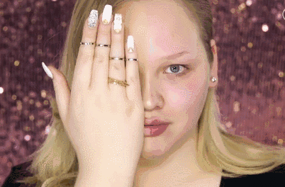 火了几十年的少女偶像终于绷不住去do脸了… 魔鬼三围标准_魔鬼身材三围_魔鬼三围身材对比