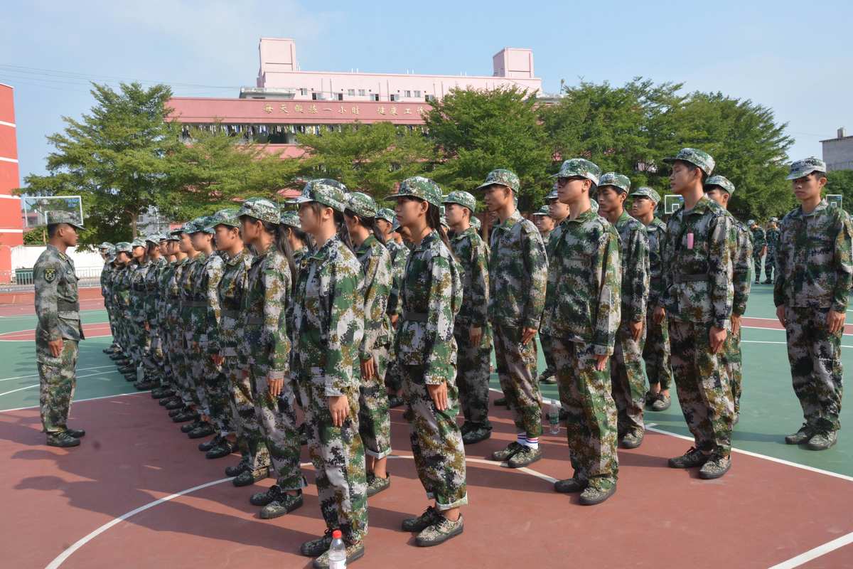 站军姿、齐步走……一起听听青岛多所学校师生们的军训故事 军训第四天军训感言_军训_军训夏令营