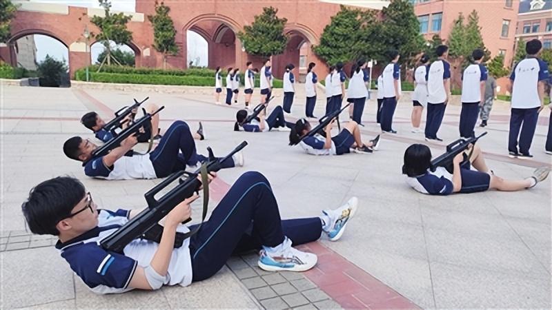 站军姿、齐步走……一起听听青岛多所学校师生们的军训故事 军训_军训夏令营_军训第四天军训感言