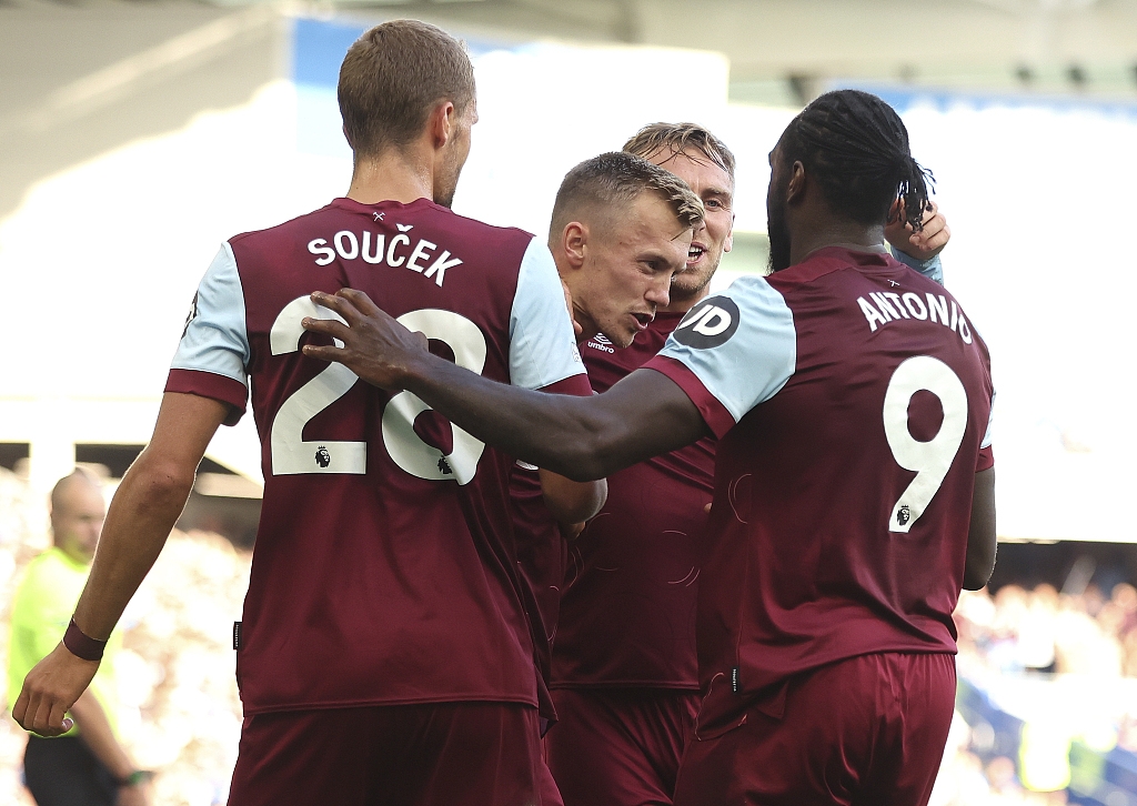 曼联酝酿压哨4连击!马奎尔或离队?与拜仁交换板凳,再签2名强援 曼联_曼联赛程比分_曼联球员